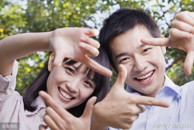 四大家族贵妇团认可郭晶晶，生日宴合影位置彰显其地位